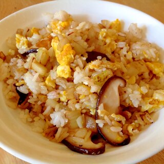 椎茸と卵の梅味チャーハン